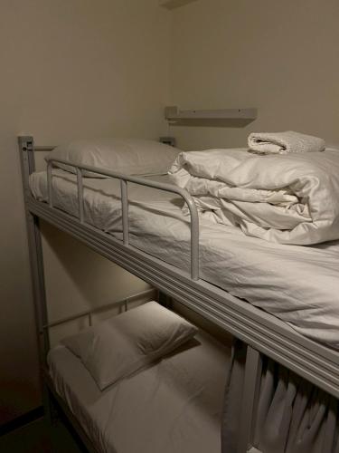 1 twin bed
