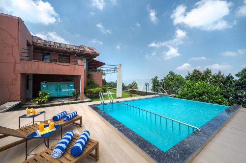 SaffronStays Aurelia, Panchgani - Balinese villa with breathtaking valley views - Dhangarwadi