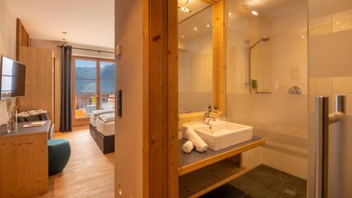 room detail thumbnail 2