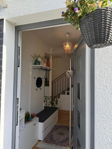 入口, Cozy Modern Apartment near Berlin with Free Parking & Fast WiFi in 呂德斯多夫拜柏林