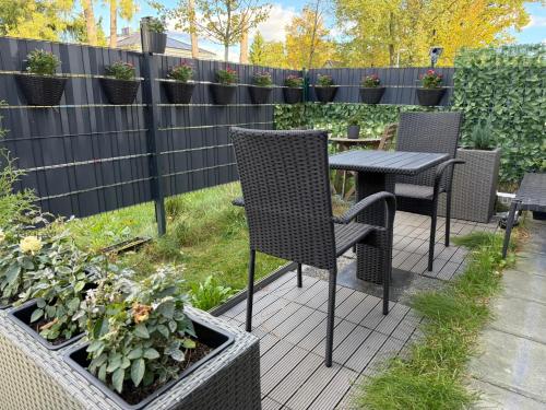 設施, Cozy Modern Apartment near Berlin with Free Parking & Fast WiFi in 呂德斯多夫拜柏林