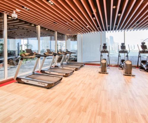 Burj View 1BHK near Down Town - Panoramic Balcony View -Pool and Gym, Dubai (photo 4)