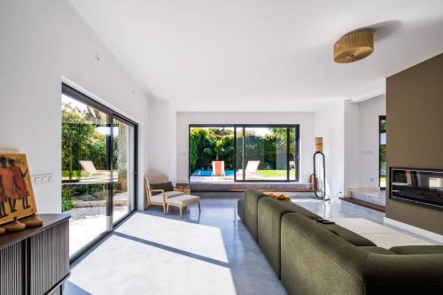 Casa Luminosa by Portugal Portfolio in Aldeia de Juzo