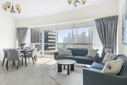 VayK - Spacious 2BR in JLT with Marina Views - image 2