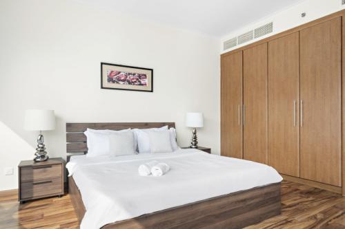 VayK - Spacious 2BR in JLT with Marina Views - image 10
