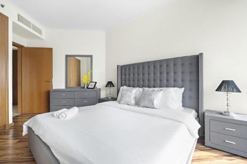 VayK - Spacious 2BR in JLT with Marina Views - image 14