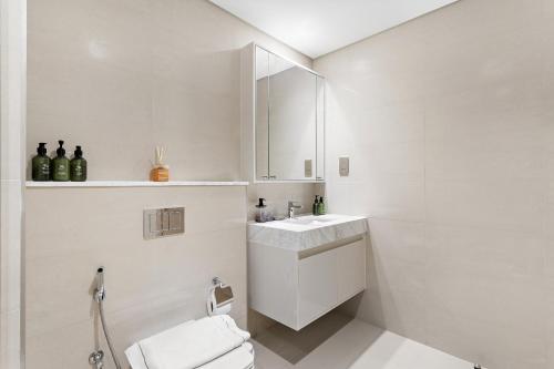VayK - Stylish 1BR in Prime Downtown Location - main image