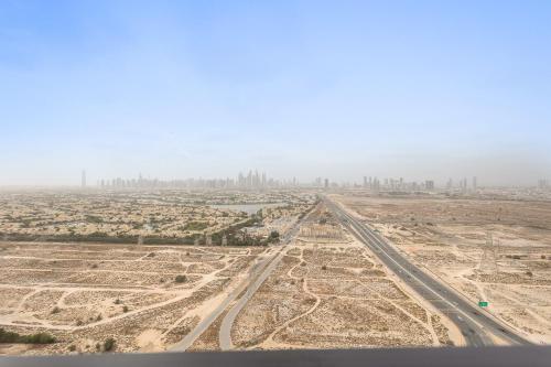 VayK - Stylish 2BR in JVC with Private Pool - image 7