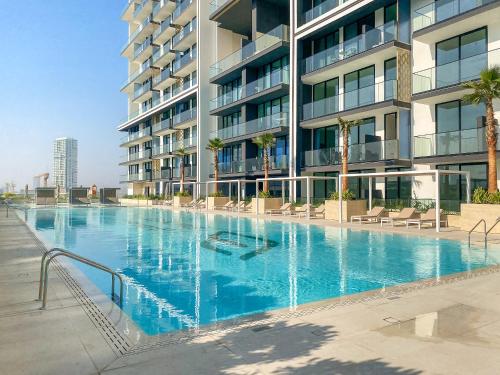 VayK - Stylish 2BR in JVC with Private Pool - image 11