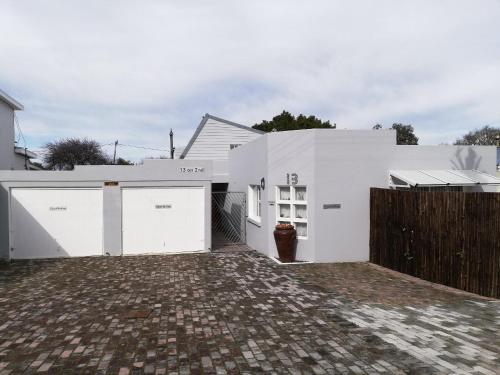 Hermanus 13 on 2nd Guest Rooms