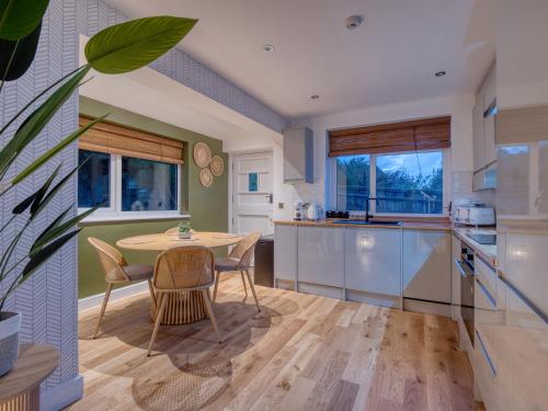 廚房, Oxford - hot tub, games room, parking, arcade in 北欣克西