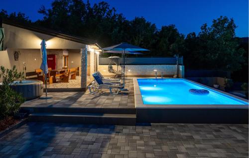 Peldbaseins, Luxurious Home In Drum in Drum