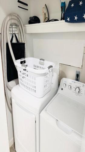 5 Br Ship Bottom- Bayside Short Walk To Beach, in Ship Bottom, USA