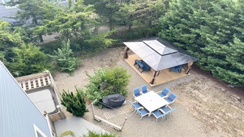 5 Br, 3Rd From The Ocean in Loveladies, USA