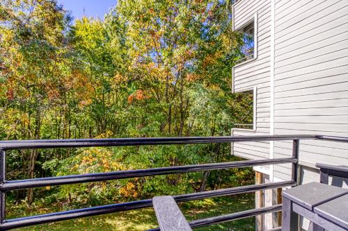 Cozy Bear Condo - Prime location just minutes from Ober Mountain downtown Gatlinburg - image 9