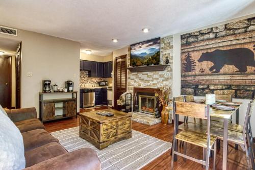 Cozy Bear Condo - Prime location just minutes from Ober Mountain downtown Gatlinburg - image 2