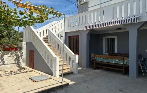 3 Bedroom Lovely Apartment In Sukosan