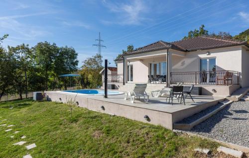 Bassein, Stunning Home In Sinj in Brnaze