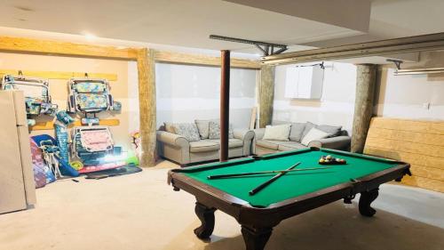 5 Bedroom Of In The Crest With Hot Tub in Beach Haven Crest, USA