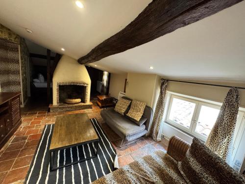 1 queen bed, 2 twin beds