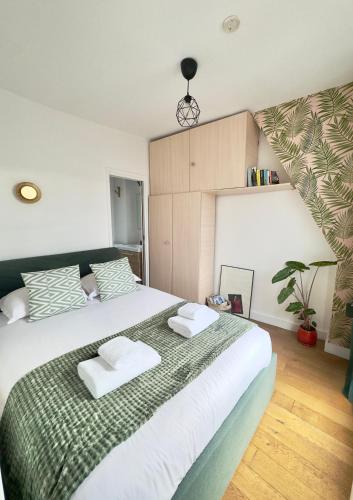 Lovely studio with balcony and spectacular Sacre-Coeur view