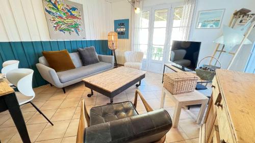 Koplietošanas atpūtas telpa ar TV, Jolie maison avec jardin à proximité de la plage (Jolie maison avec jardin a proximite de la plage) in Saint-Clement-des-Baleines