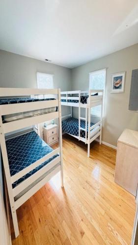 5 Br, 3Rd From The Ocean in Loveladies, USA