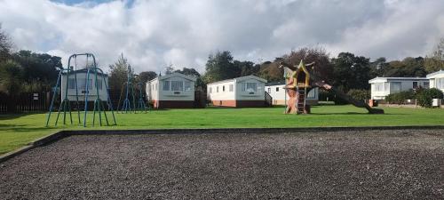 Playground, Peace Haven in Par