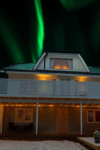 Vedere exterior, Warm and cozy apartment in Tromsø, free parking and near both airport, nature and busses in Kvaloysletta