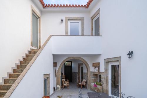 Rustic & Modern Stone House by Host Wise gîte à louer Codeçais
