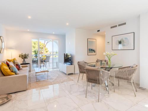 Azahara 1 8B Beautiful apartment frontline golf in popular Aloha