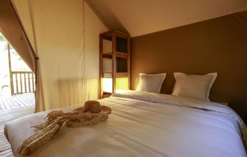 1 double bed, 2 twin beds