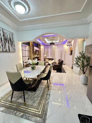 Azure Villa Suites Apart Hotel in Лімбе
