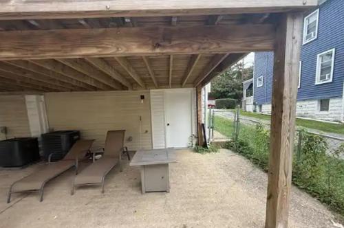 The Charm City Escape in Cedonia