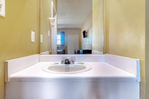 OYO Hotel Ruleville Route 49W - main image