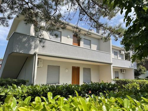 Bibione apartment with pool access