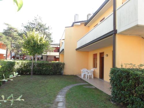 Apartment in a house with garden