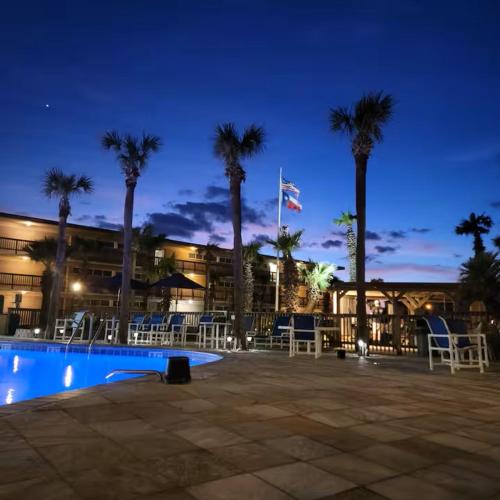 Island House BeachFront Condo Hotel - image 4