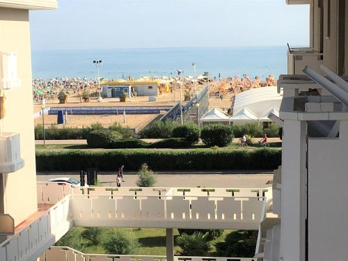Bright flat close to the beach