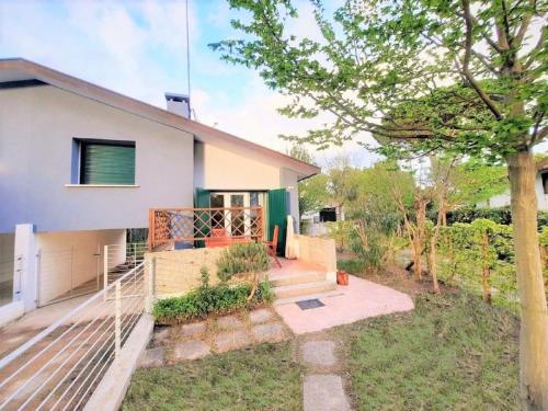 Comfy villa with garden