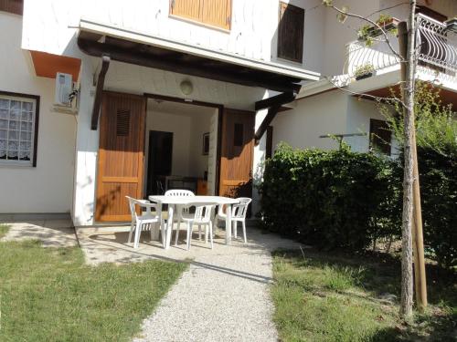 Quiet apartment with garden