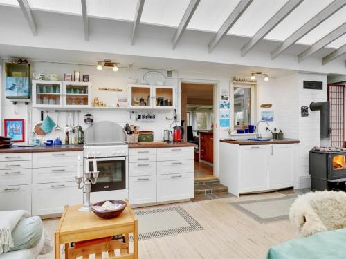 Holiday Home Lenard - 400m from the sea by Interhome in Hou