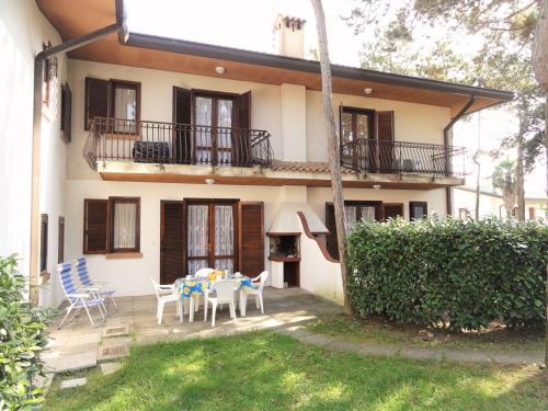 Terraced house with garden