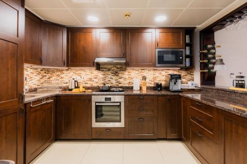Comfortable - Vibrant - Convenient - image 12