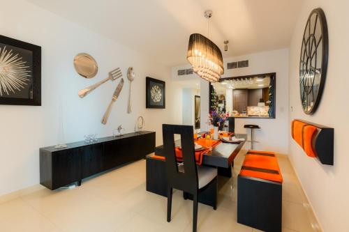 Comfortable - Vibrant - Convenient - image 3