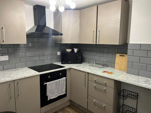 Konyha, Llangollen 4-Bed Sleeps 8 with Garden & Parking in Glyn Ceiriog