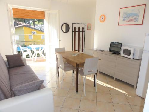 Bright flat in a quiet area near the beach