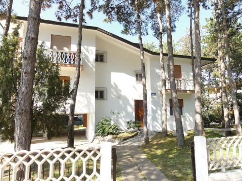 Quiet flat with garden access