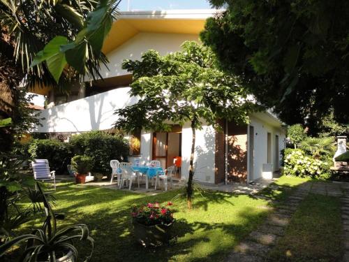 Terraced villa with outdoor fireplace