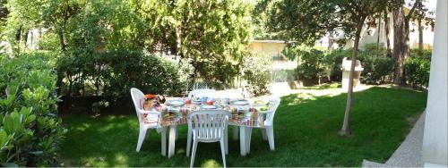 Bibione house with garden and fireplace